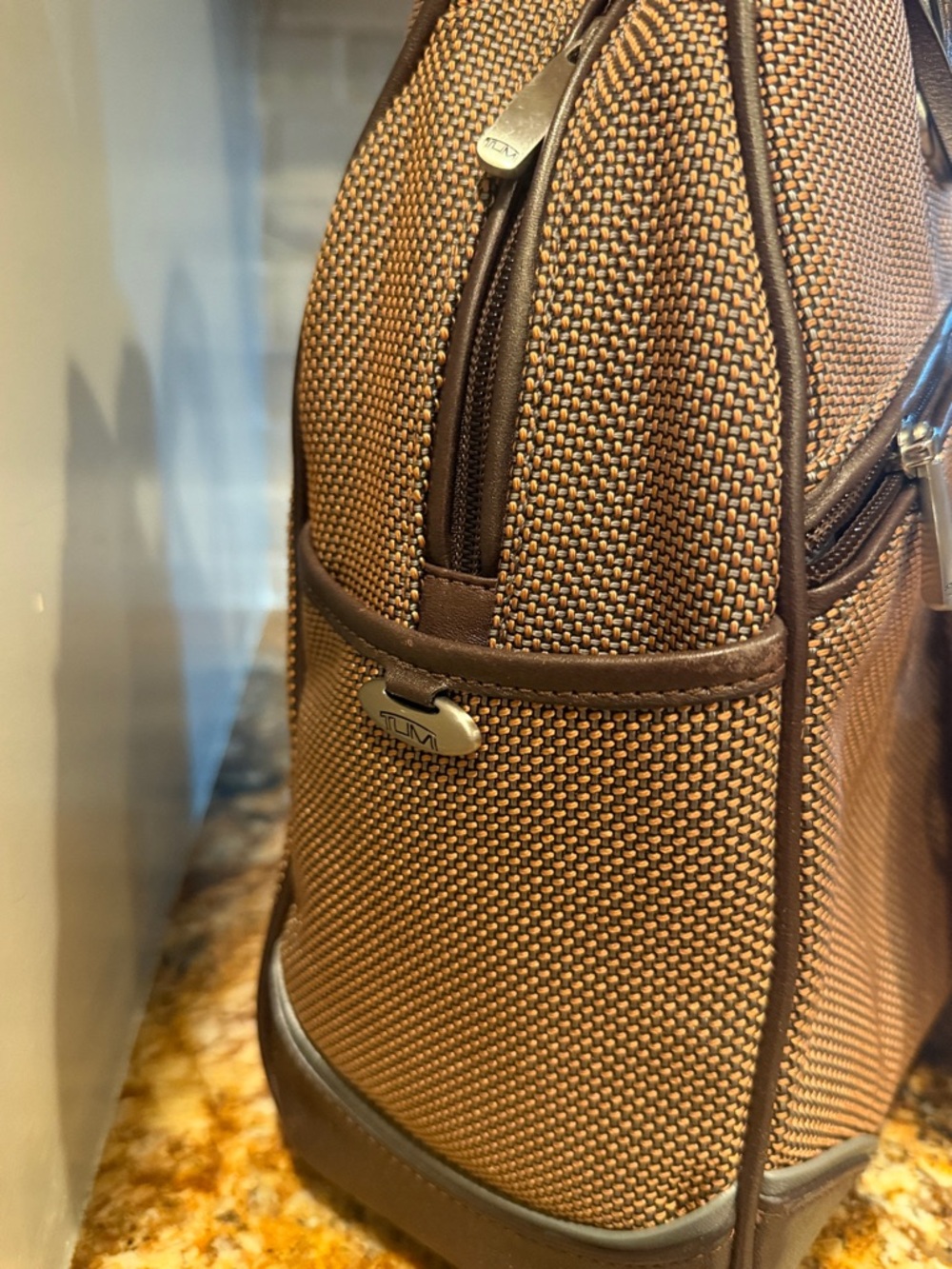 TUMI Executive Travel Commuter Bag w/original removable TUMI accessory pouch - Picture 12 of 16